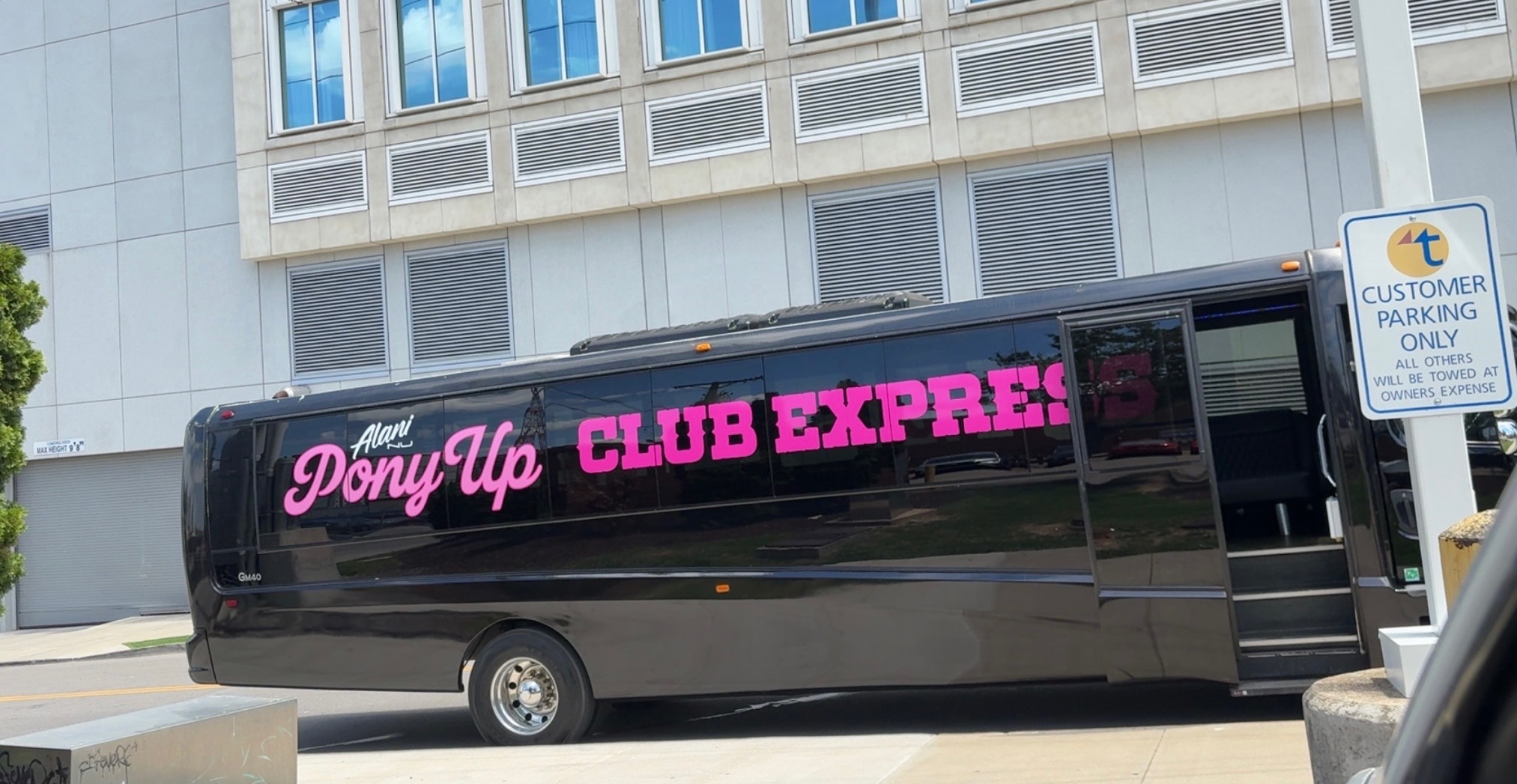 nashville bus advertising