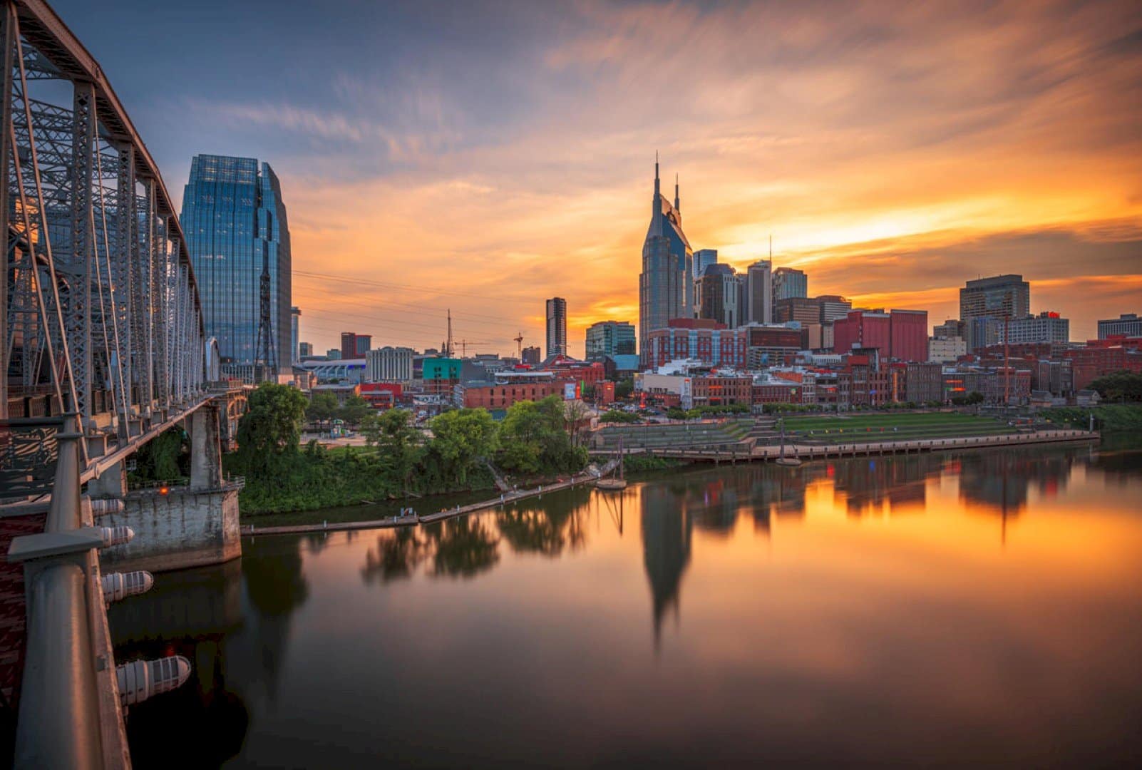 Car Service from Nashville to Knoxville limo service